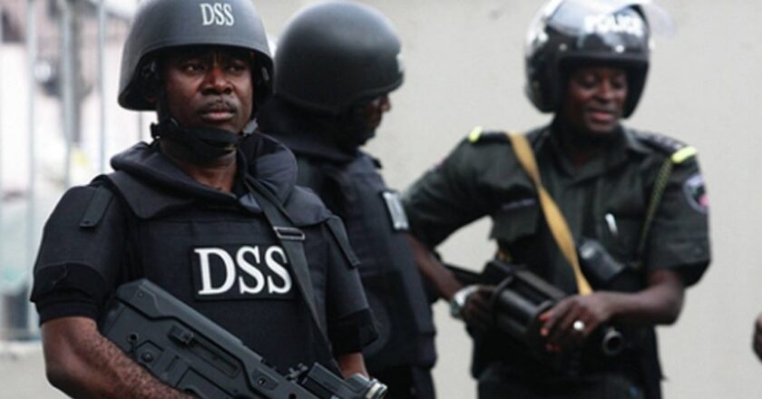 DSS Operatives Fire Live Bullets At Journalists In Abuja