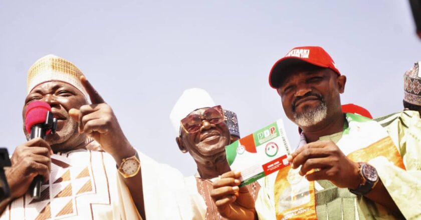 Gombe: PDP receives 2023 NNPP Guber candidate into it’s fold