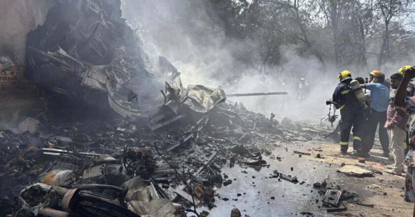 Air Indian plane with 242 passengers crashes