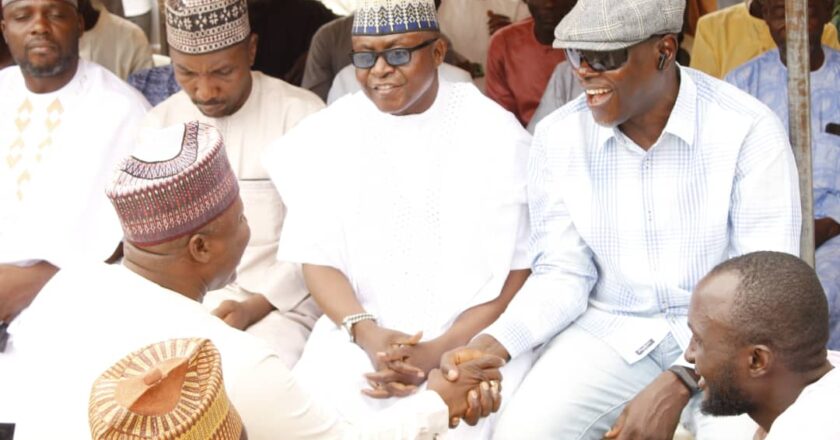 Food Security : Nasarawa Lawmaker, Hon. Omadefu distributes 1000 bags of fertilizers to farmers in his constituency.