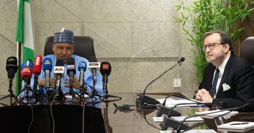 FG urges U.S. to engage Nigerians on reviews of visa rules