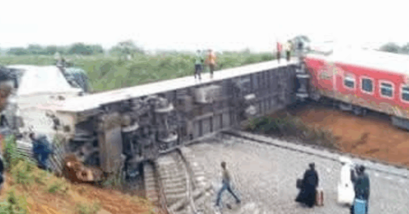 Commotion as Abuja-Kaduna train crashes, upturns, coaches disengage 