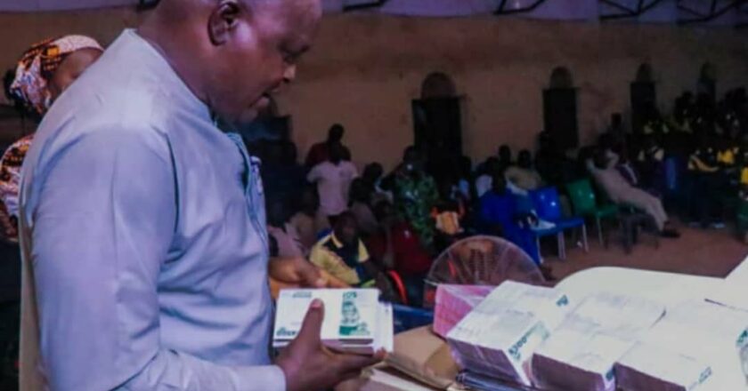 Nasarawa PDP Lawmaker Hon. Abel Bala distributes cash support to constituents, drums support for Gov. Sule’s administration over performance.