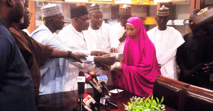 Bereaved families of Seven Journalists receive N14m from Gov Inuwa