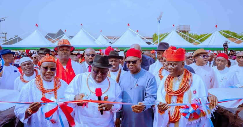 Oborevwori Presents 65 SUVs To Traditional Rulers In Delta