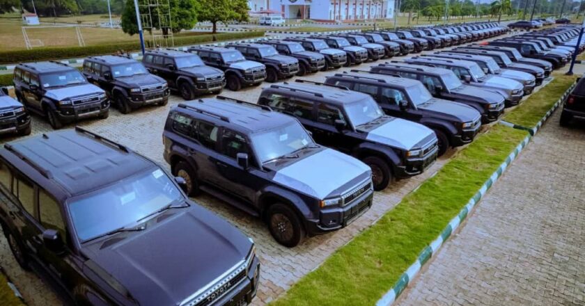 Oborevwori Presents 65 SUVs To Traditional Rulers In Delta