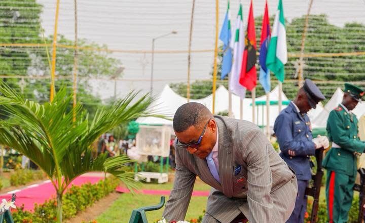 Otu, Service Commanders, others lay wreaths