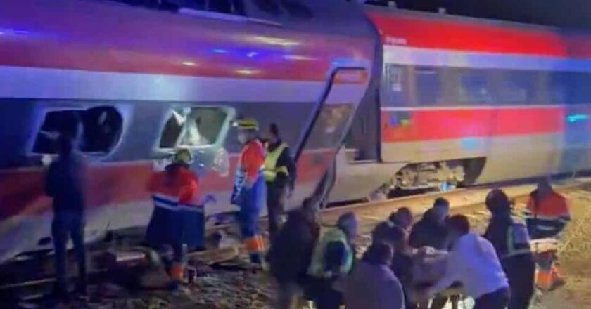 :Trains Collide After Derailment in Spain, Killing at Least 21