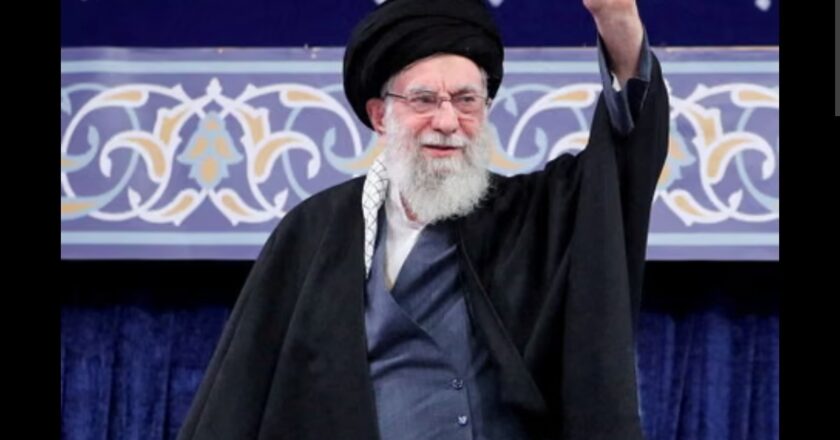 𝐈𝐫𝐚𝐧 𝐝𝐞𝐜𝐥𝐚𝐫𝐞𝐬 𝟒𝟎‑𝐝𝐚𝐲 𝐦𝐨𝐮𝐫𝐧𝐢𝐧𝐠, 𝐬𝐞𝐯𝐞𝐧 𝐩𝐮𝐛𝐥𝐢𝐜 𝐡𝐨𝐥𝐢𝐝𝐚𝐲𝐬 𝐚𝐟𝐭𝐞𝐫 𝐒𝐮𝐩𝐫𝐞𝐦𝐞 𝐋𝐞𝐚𝐝𝐞𝐫 𝐊𝐡𝐚𝐦𝐞𝐧𝐞𝐢’𝐬 𝐝𝐞𝐚𝐭𝐡