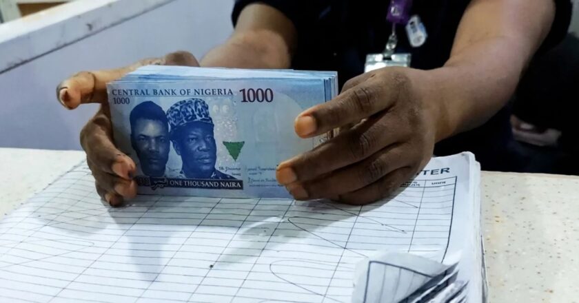 Naira falls marginally by 0.02% to dollar, as bond market sees cautious activities