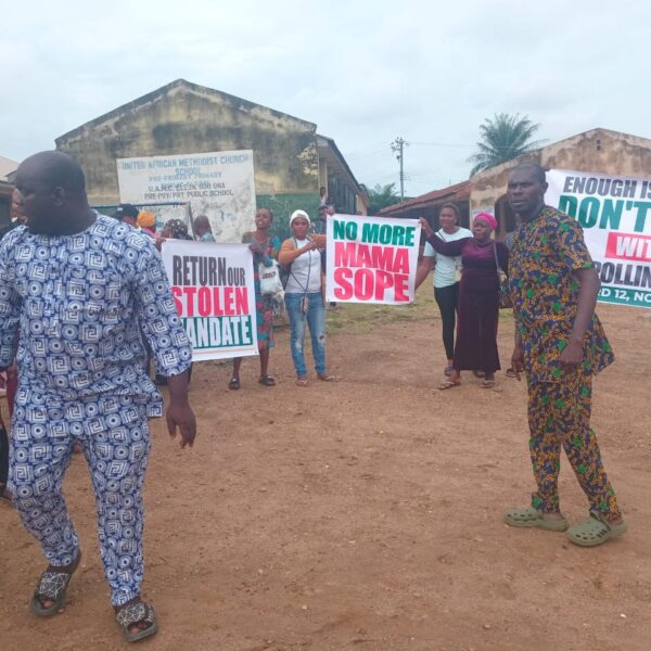 APC Members Protest Alleged Substitution Of Rotimi Ajanaku’s Name With Folake Olunloyo, Decry Marginalisation Of Ward 12