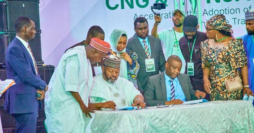 LOTUS bank partners FG on CNG, electric vehicles
