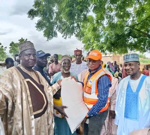 Senator Tambuwal Hands Over ₦20 Million Financial Support, NEMA Relief Materials to IDPs in Tureta and Bodinga