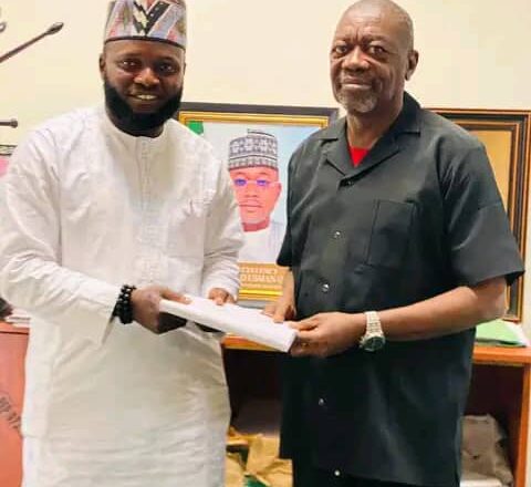 Hon. Idris Gowon Haruna Donates 12 Solar Lights to Okete Community